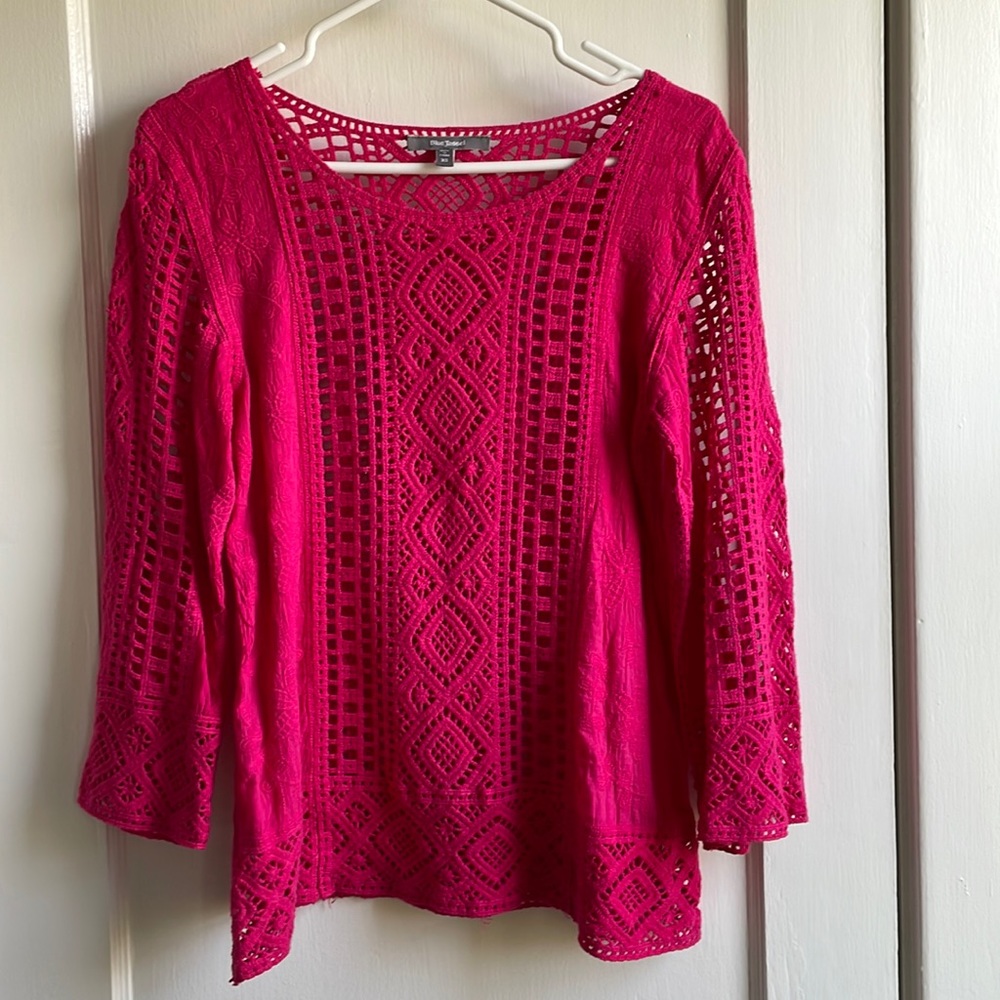 Blue Tassel beautiful top. Size XS. Deep pink